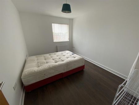 2 BED Apartment To rent - Photo 2