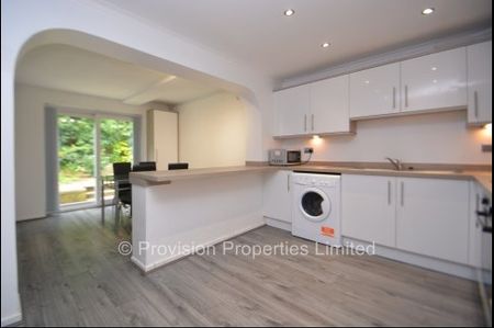 4 Bed House near the Leeds University - Photo 5