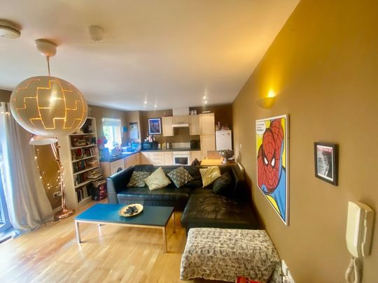 Room in a Shared Flat, The Garden House, M4 - Photo 1