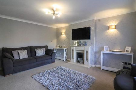 4 bedroom detached house to rent - Photo 3