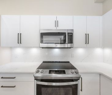 Luxury 2-Bedroom, 2-Bathroom Home at Pinnacle Point - Photo 2