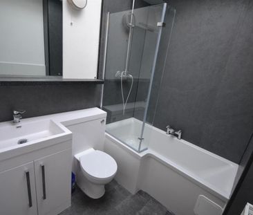 3 bedroom Flat To Let - Photo 6