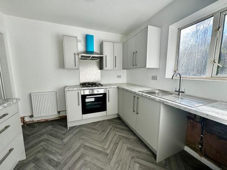 3 bedroom terraced house to rent - Photo 5