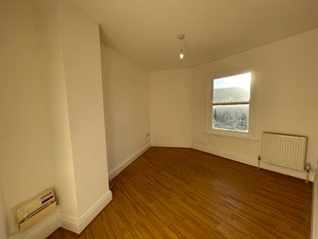 2 bedroom Apartment to let - Photo 2