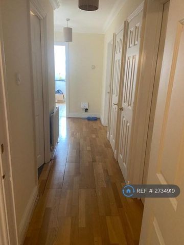 1 bedroom in a flat share to rent - Photo 3