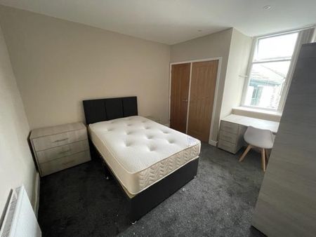 4 bedroom private hall to rent - Photo 3