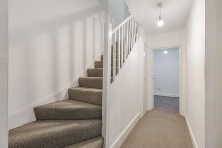 4 bedroom apartment to rent - Photo 4