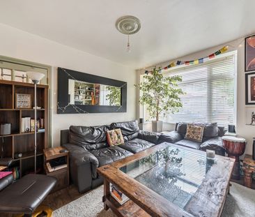 3 Bed Terraced House, Heyford Road, CR4 - Photo 2