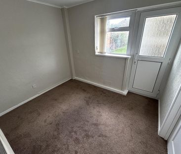 Bromfield Crescent, Wednesbury - Photo 3