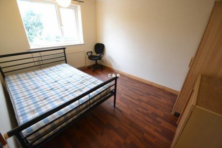 4 bedroom end of terrace house to rent - Photo 4