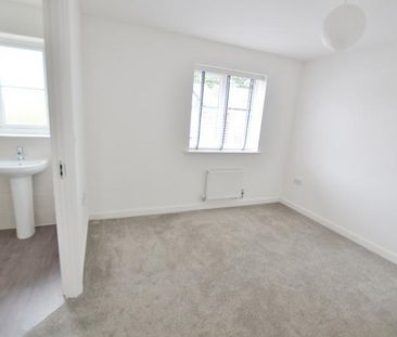 3 Bedroom Semi Detached To Let - Photo 2