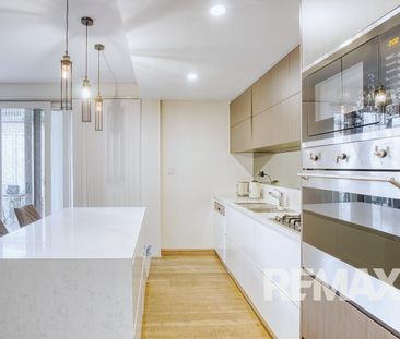 Fully Furnished Townhouse - Photo 3