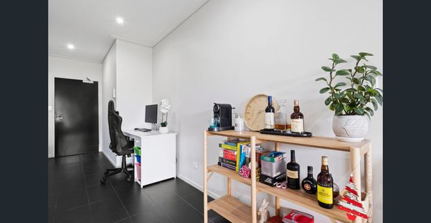 SPACIOUS 2 BED APARTMENT IN KANGAROO POINT - Photo 1