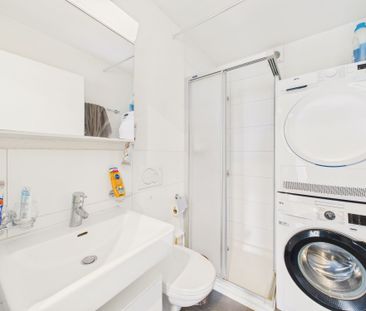 Modern 2.5-room apartment in a quiet panoramic location of Richterswil - Photo 6