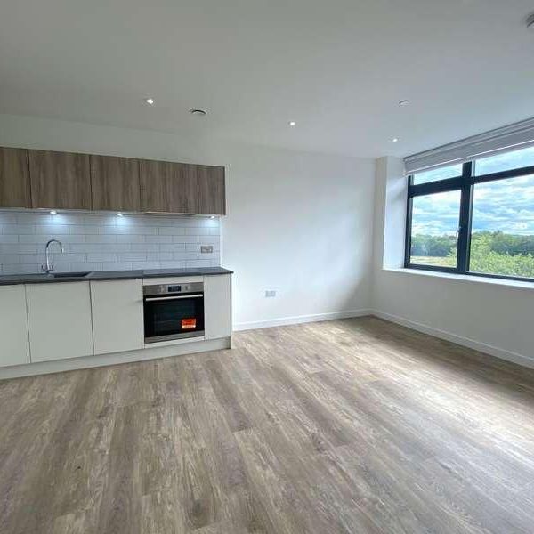 London Road, Staines-upon-thames, Surrey, TW18 - Photo 1