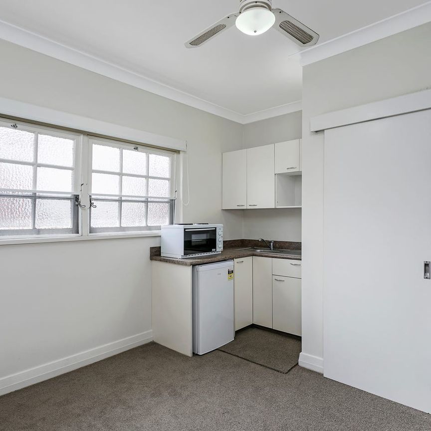 STUDIO APARTMENT - Photo 1