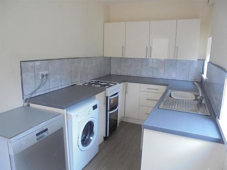 3 bedroom semi-detached house to rent - Photo 2