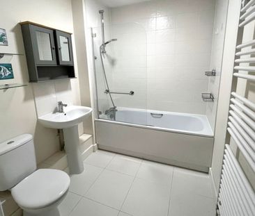 Alderson Grove, Walton-on-Thames, Surrey, KT12 - Photo 4