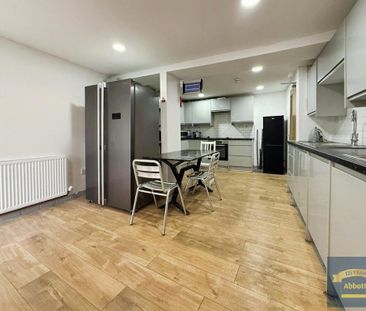 1 bedroom in a house share to rent - Photo 2