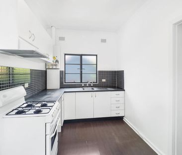 Top Floor Apartment in Quiet Location - Photo 5