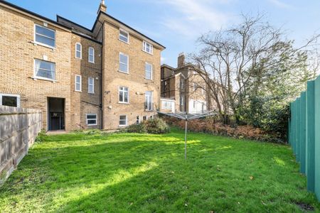 1 Bed Flat, Blackheath, SE3 - Photo 5