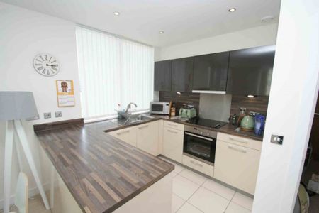 1 bed Flat for rent - Photo 2