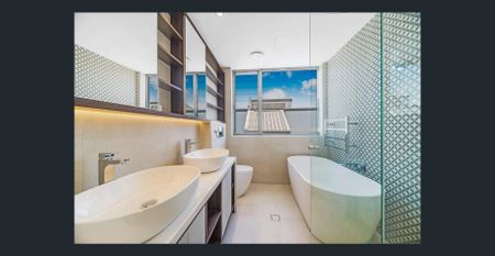 Spacious Three-Story Town house in Green Square For Rent - Photo 5