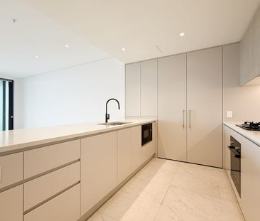 Rhodes Central Modern 2-Bedroom Apartment with Water Views - Photo 4