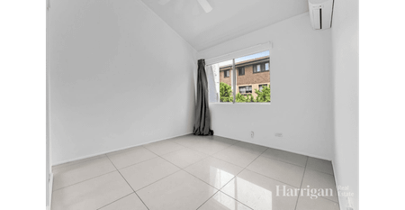 Modern & Convenient Townhouse in Prime Indooroopilly Location - Photo 3