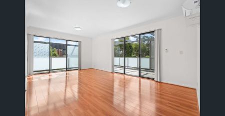 STYLISH TOP-FLOOR APARTMENT WITH HUGE BALCONIES - Photo 2