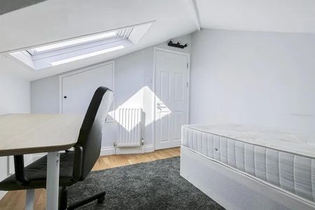 2 Bed Flat, Very Near The Grove Area, W5 - Photo 2