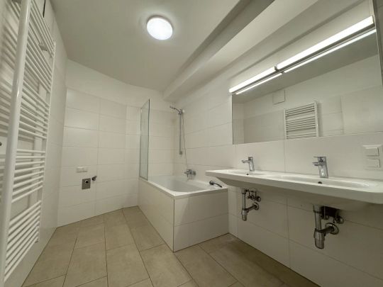 Sonnig Wohnen - 3-Zimmer in Hofruhelage - Grosszüger Balkon - Foto 1