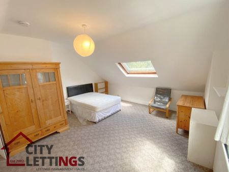 4 Bedroom Mid Terraced House - Photo 4