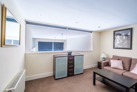 To Let 2 Bed Flat - Photo 3