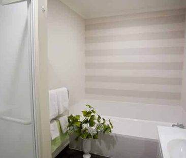 Immaculate Home Close to Town - Photo 5