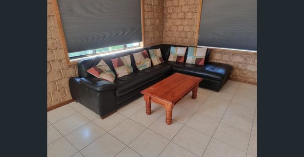 Furnished 3 bed duplex - 12 month lease - Photo 1