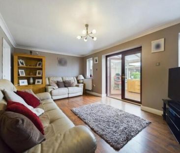 4 bedroom detached house to rent - Photo 4