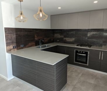 Immaculate Street Front 3x2 Vila! - Photo 6