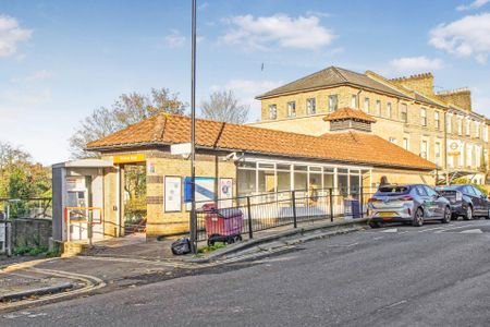 Guide Price £2,000 pcm - Available Now - Unfurnished - Photo 3