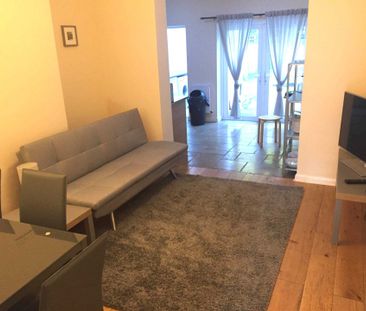 Worple Road, Raynes Park - Photo 1