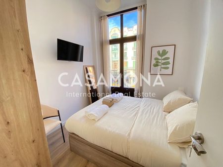 Co-Living Room with Private Bathroom and Balcony Perfectly Located on La Rambla - Photo 4
