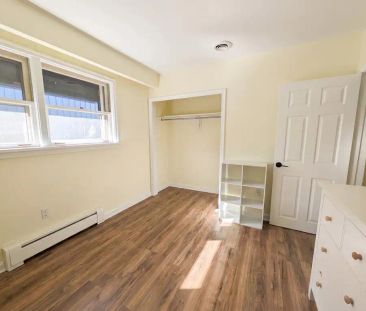 12 Macbeth Blvd - 1 — 3 Bedroom - Photo 5