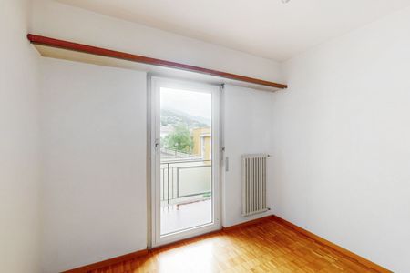 Luminoso 4.5 locali di 85 mq al 4° piano - Foto 2