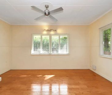 “Pretty on Park St...” - Photo 1