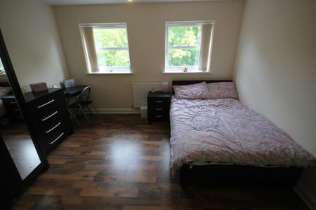 4 bedroom townhouse to rent - Photo 2