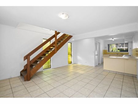 WELL APPOINTED TOWNHOUSE IN PRIME MERMAID WATERS LOCATION - Photo 5