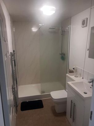 1 bedroom in a house share to rent - Photo 1