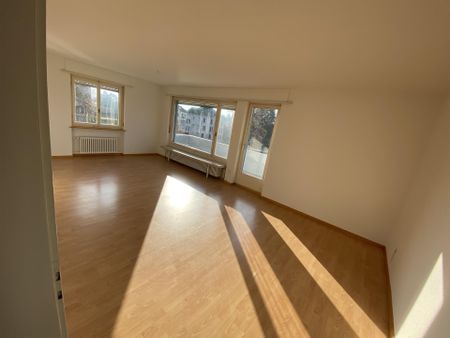 Grosszügige 6.5 Zimmer-Wohnung mit 160 m² und sonnigem Balkon - Foto 2