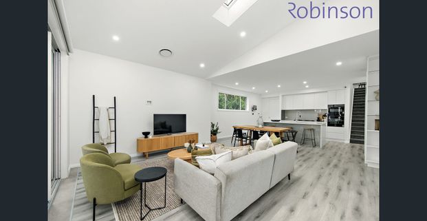 Luxury four bedroom designer home close to all amenities - Photo 1