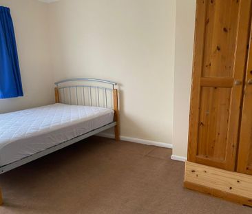 1 bedroom in a house share to rent - Photo 3